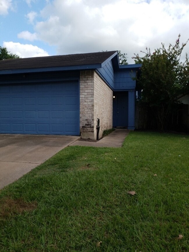 Building Photo - 17815 Glenwolf Dr