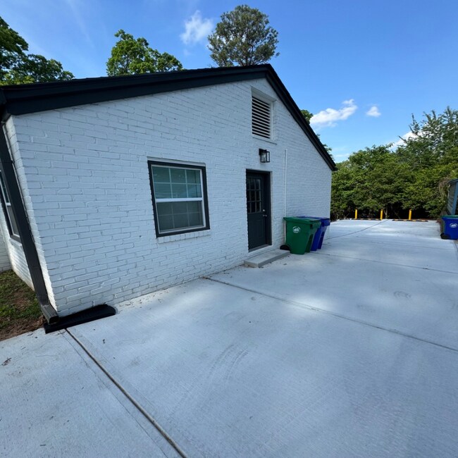 Foto del edificio - 1411 Clairmont Rd