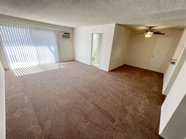 Unit Nº 14 ~ Exterior Balcony & Living Room - 3775 South Canfield Avenue