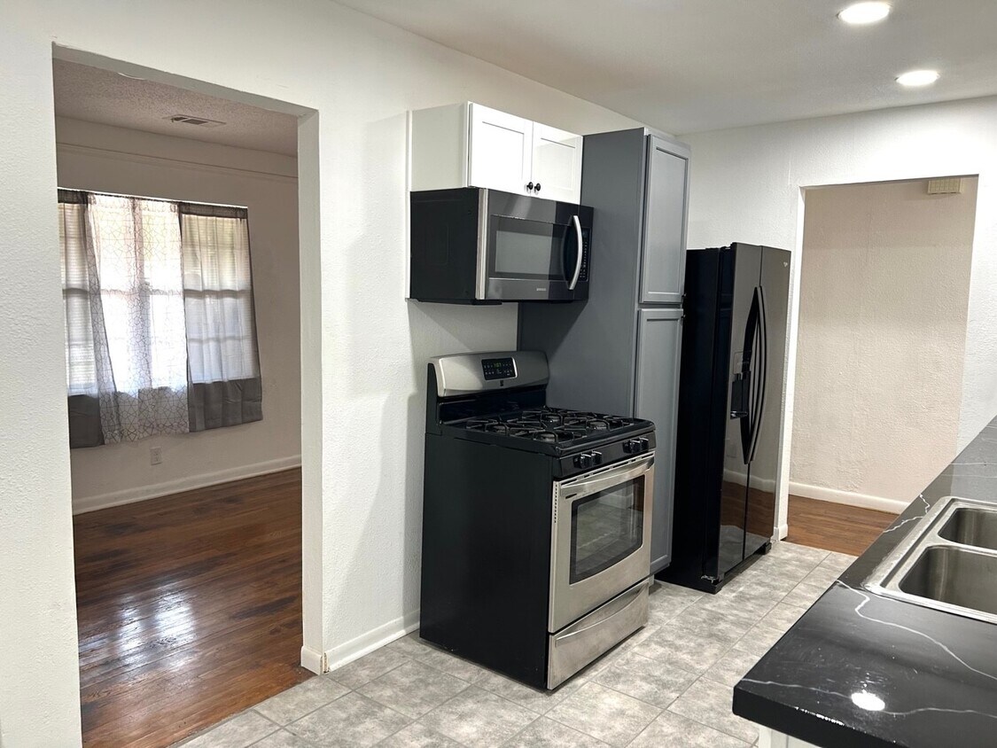 Foto principal - 12206 Rocky Springs Trail
