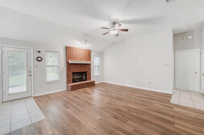 Foto del edificio - 203 Pin Oak Dr