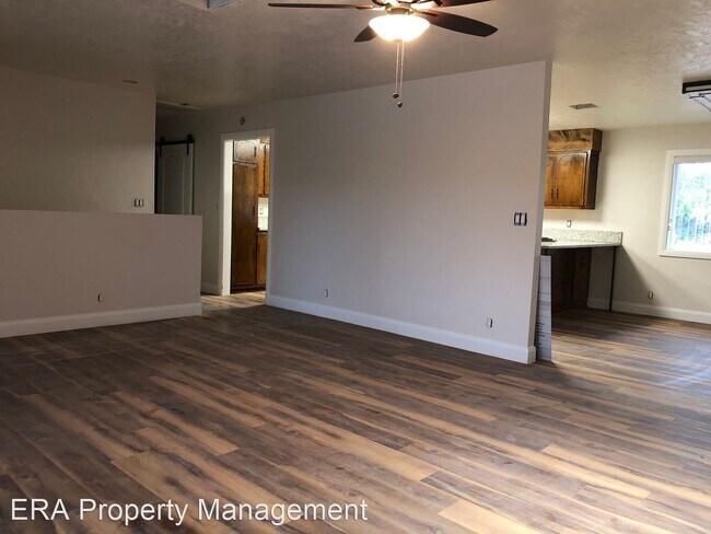 Building Photo - 2 br, 2 bath House - 16 W Center St., A