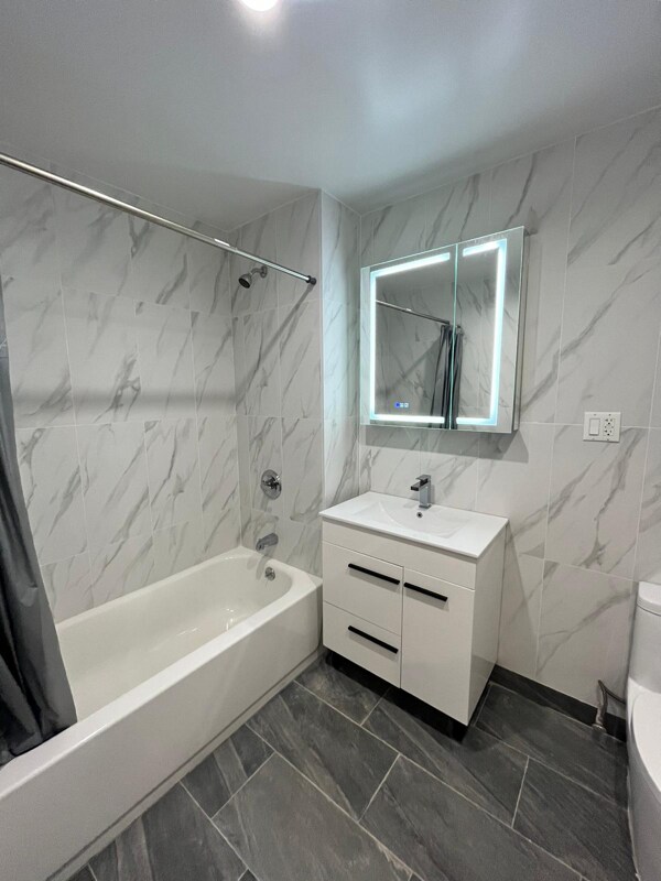 Primary Photo - 221 W 242nd St