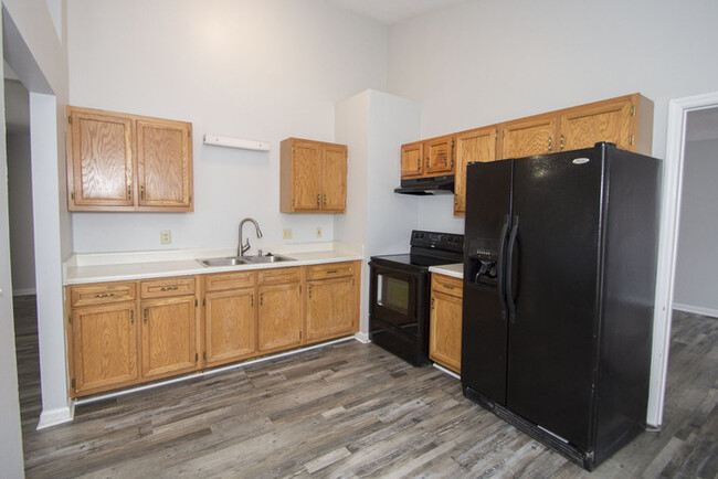 Building Photo - Now Available Cozy Three Bedroom