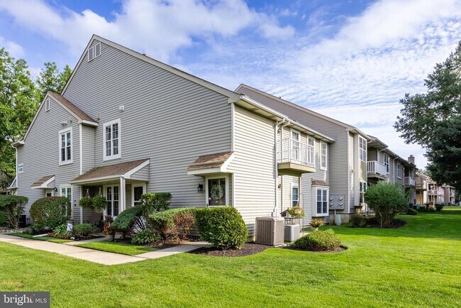 Foto del edificio - 1676B Thornwood Dr