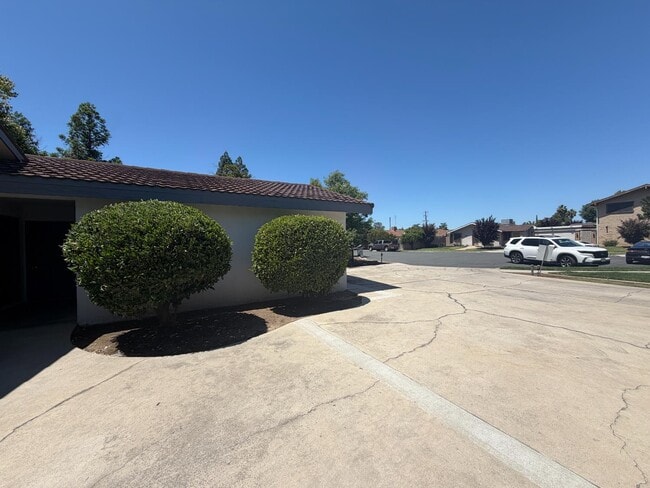 Building Photo - 1538 E Austin Way