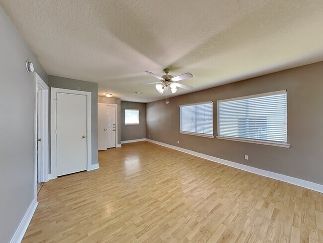 Building Photo - Wonderful Home! $500 Off First Full Months...