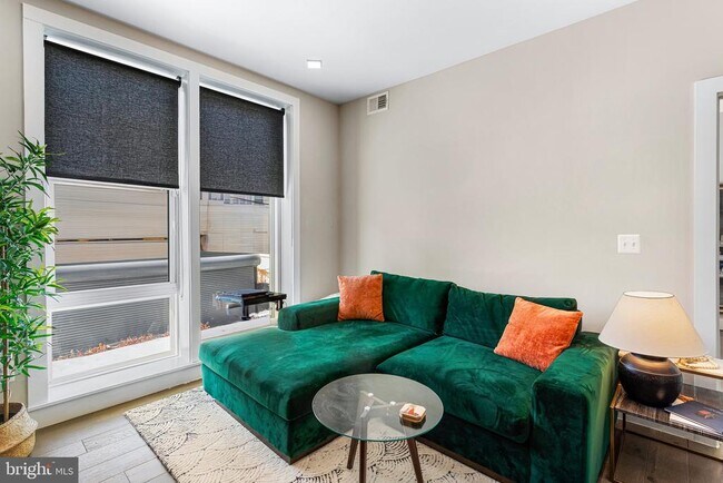 Building Photo - 1028 Bladensburg Rd NE