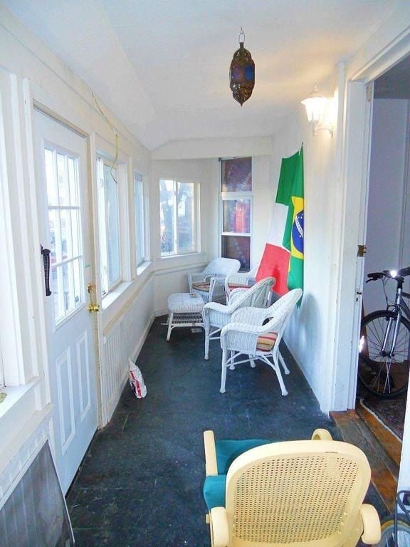 Building Photo - 86 Linden St