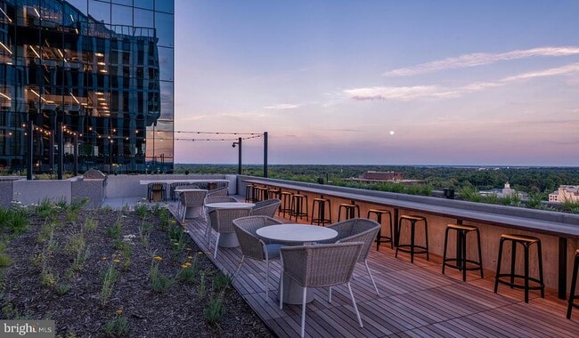 Foto del edificio - 4710 Elm St