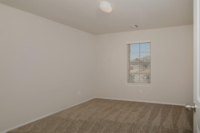 Foto del edificio - 14086 Lake Cres Dr