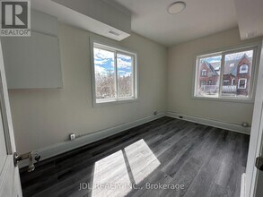 Building Photo - 5 Sorauren Ave