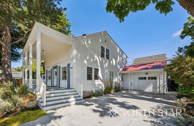 Building Photo - Charming Broadmoor Historic Farmhouse on a...