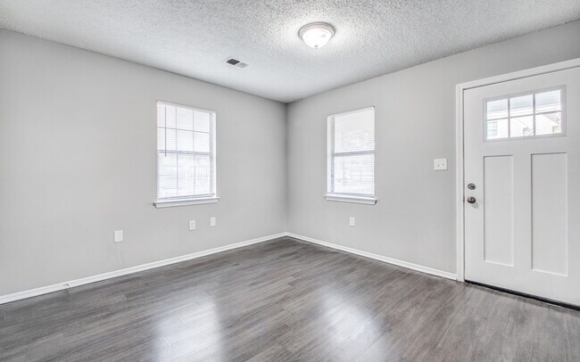 Building Photo - Renovated Home For Rent in Great Location!!!