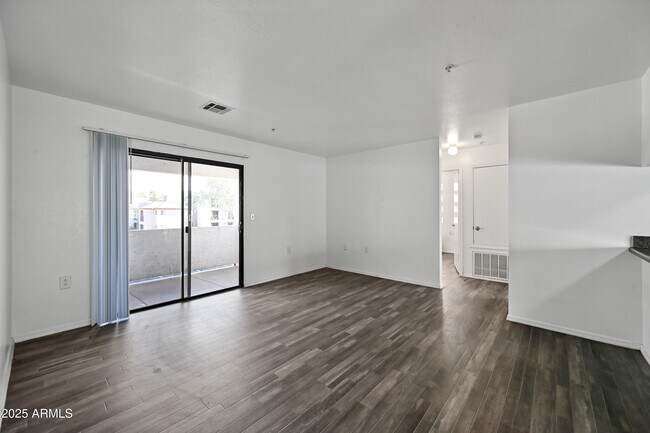 Foto del edificio - 3065 N 67th Ave