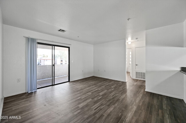 Building Photo - 3065 N 67th Ave