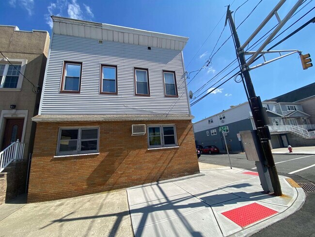 Foto del edificio - 468 AVENUE A Ave