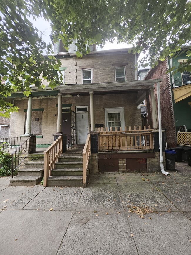 Building Photo - 733 Stuyvesant Ave