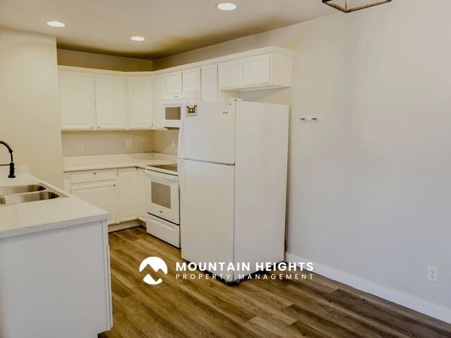 Building Photo - 26 W 7500 S