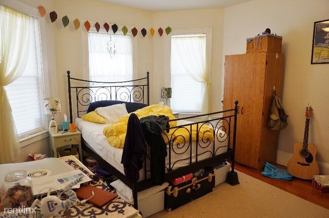 Foto del edificio - 72 Fisher Ave