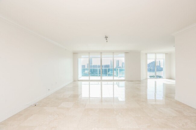 Foto del edificio - 3201 NE 183rd St