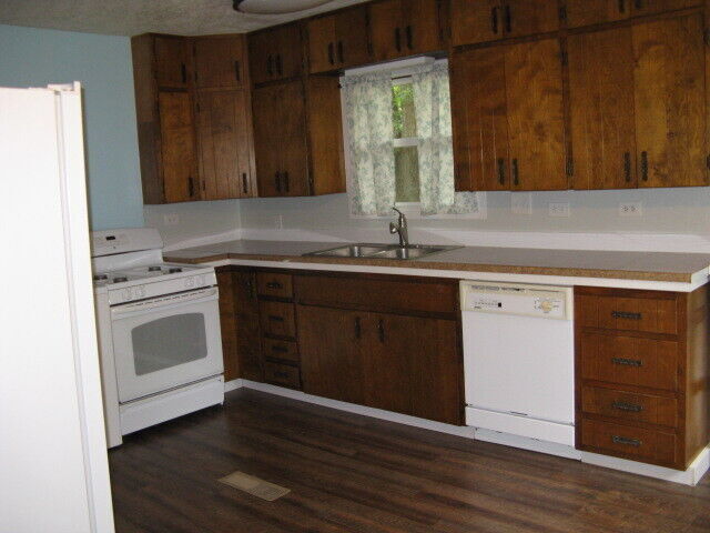 Building Photo - 931 Middlebury Rd