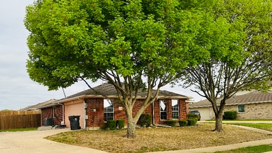 Building Photo - 1013 Chesterfield Dr