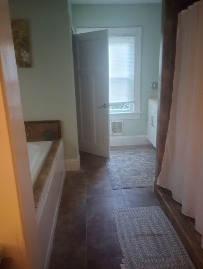 Building Photo - Spacious 3BR House in Tarboro