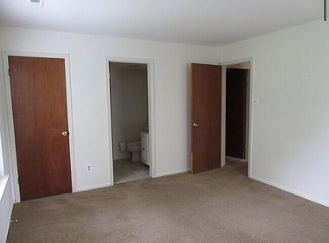 Building Photo - 573 Thrush Ct