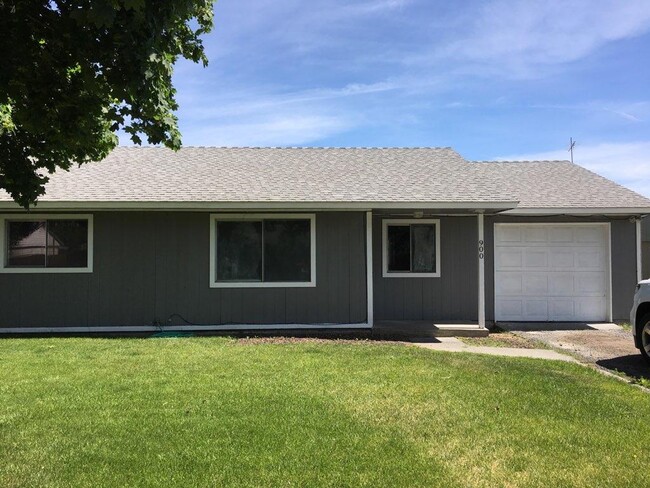 Building Photo - 900 lindberg ln