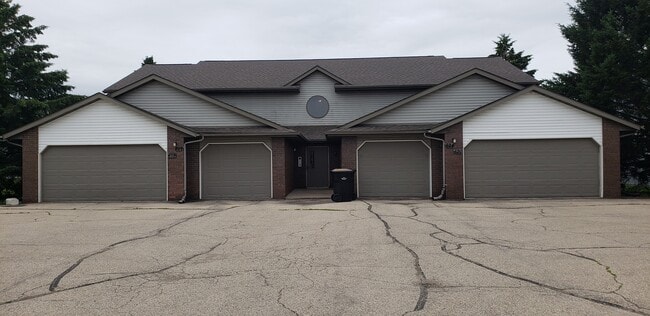 Building Photo - 618 Seminole Way