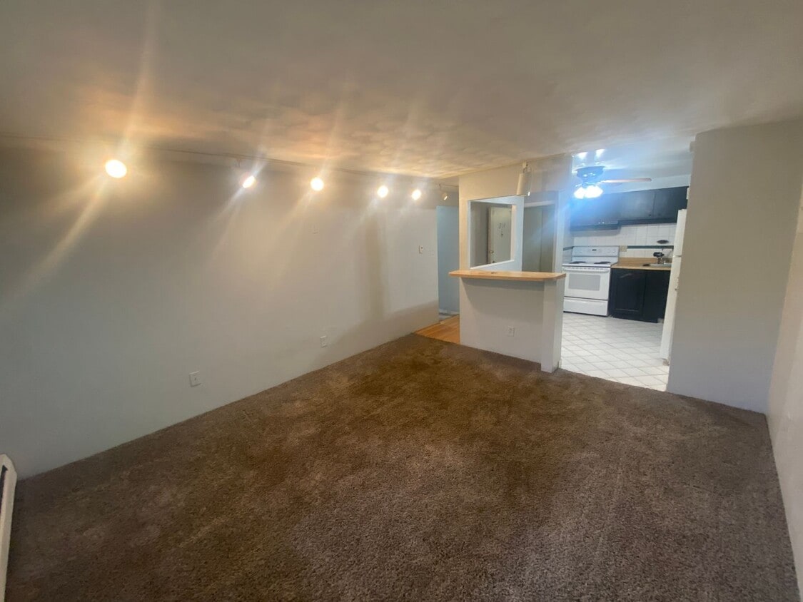 2-Bedroom 2-Bathroom Condo in Country Club Villas! ***Move-In Special*** - 2-Bedroom 2-Bathroom Condo in Country Club Villas!