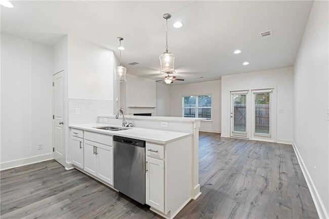 Foto del edificio - 5820 Calle Vis Dr