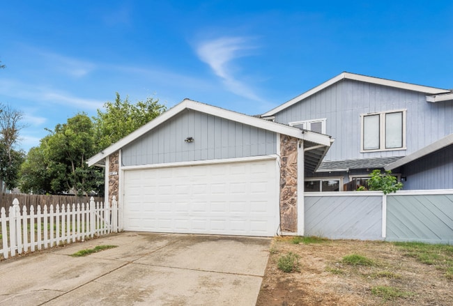 Building Photo - 4917 Aizenberg Cir