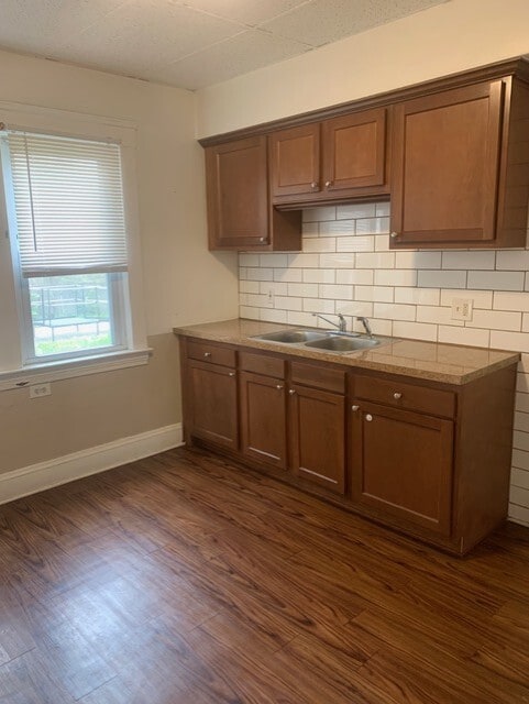 Kitchen - 3515 Riverside Ave
