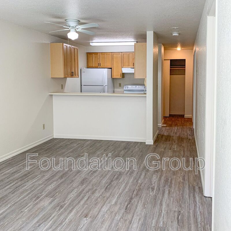 Foto principal - 916 N 104th St
