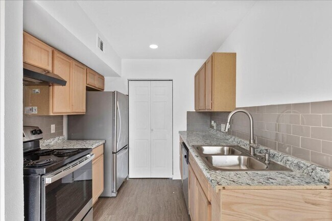 Foto del edificio - 5220 Tahoe Trail