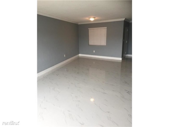 Building Photo - 7430 Miami Lakes Dr