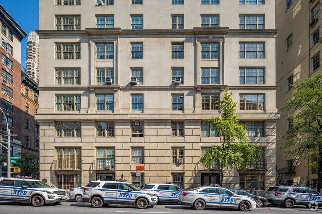 Building Photo - 130 E 67th St