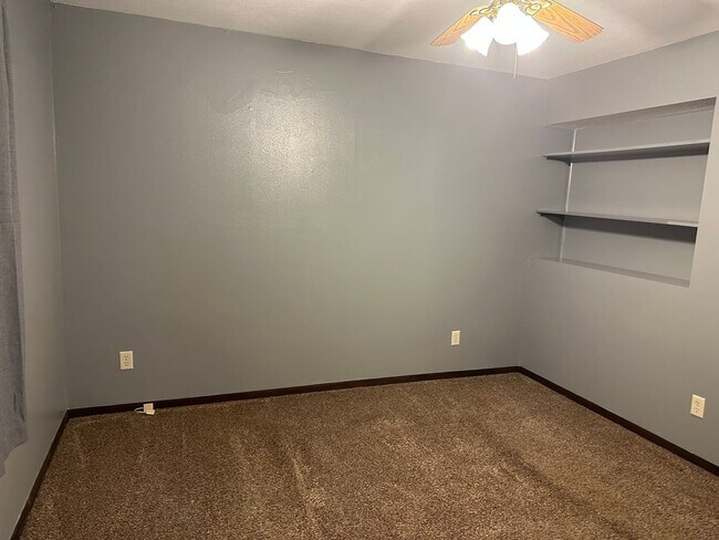 Foto del edificio - Spacious 3 BR/2 BA in nice north-side culdesac!