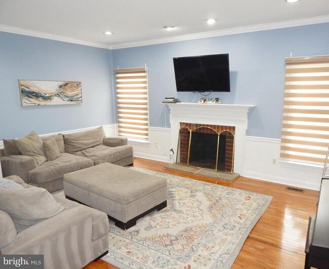 Building Photo - 104 Country Club Dr