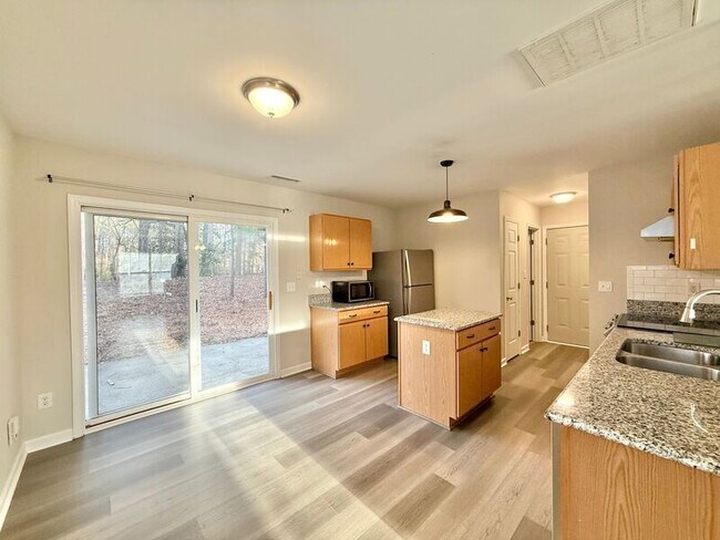 Foto del edificio - 3817 Satinleaf Dr