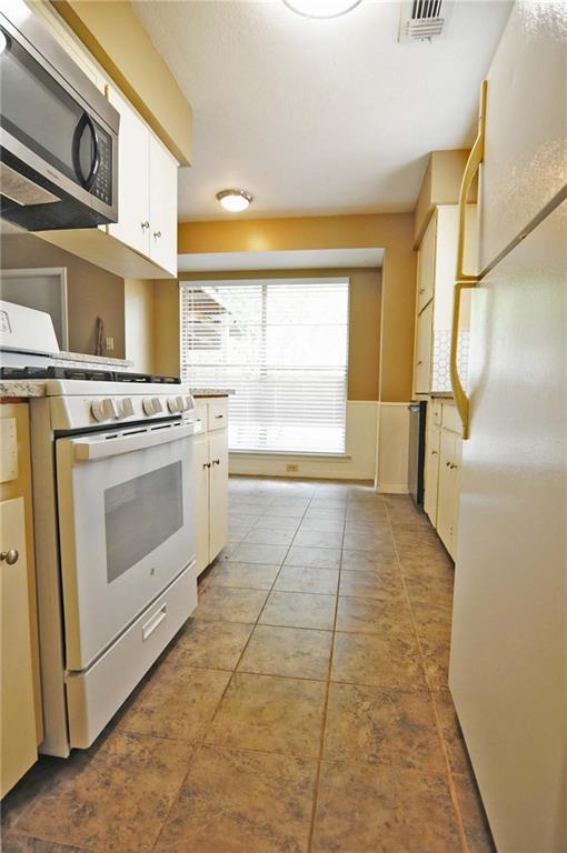 Building Photo - 8522 Bradford Dr