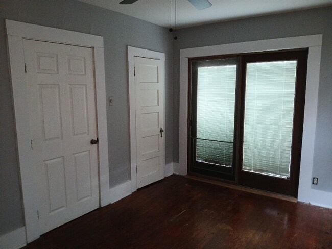 Building Photo - 113 E Mistletoe