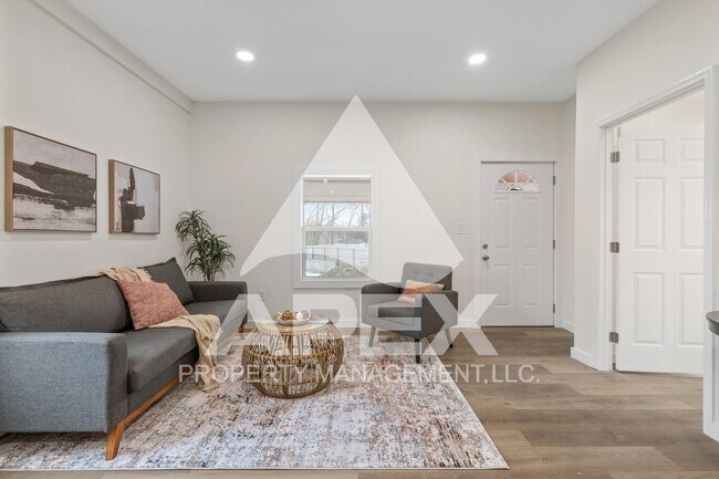 Foto del edificio - Stunning 4 Bd -3 Ba Single Family Home in ...