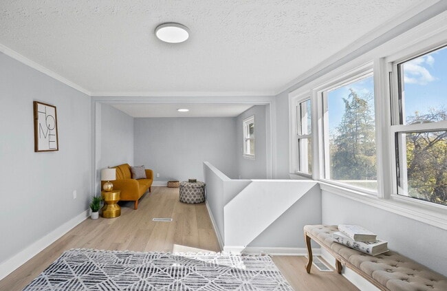 Foto del edificio - 3 Bed and 2 Bath Single Family Residence in Settlersway Lane