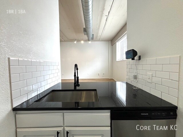 Foto del edificio - 320 W 7th St