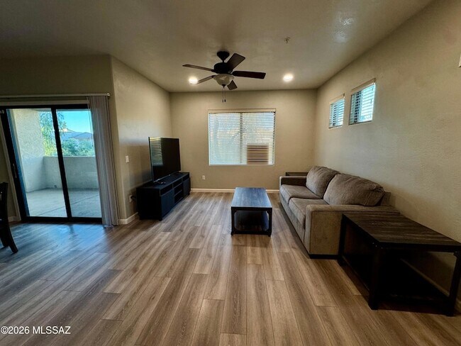 Building Photo - 2550 E River Rd