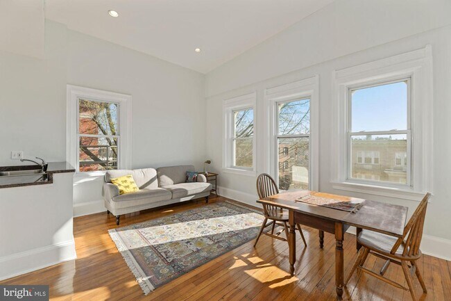 Foto del edificio - 1423 R St NW
