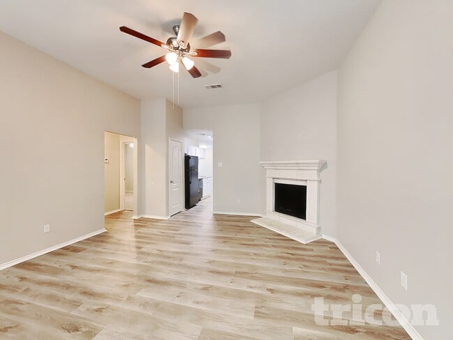 Foto del edificio - 1214 Crooked Creek Ct